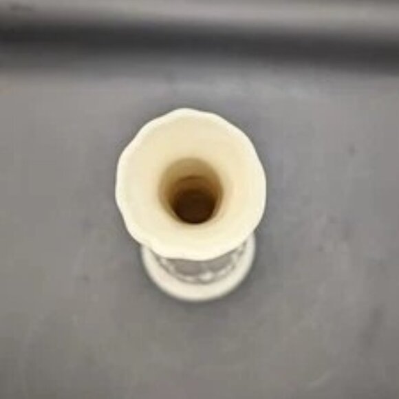 Lenox Florentine Woodland ivory porcelain embossed leaf pattern bud vase - Picture 3 of 4